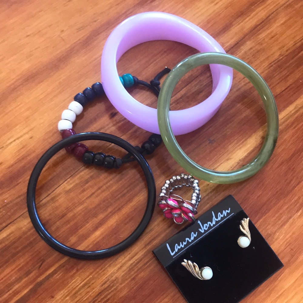 Four plastic bracelets, ring and earrings.
